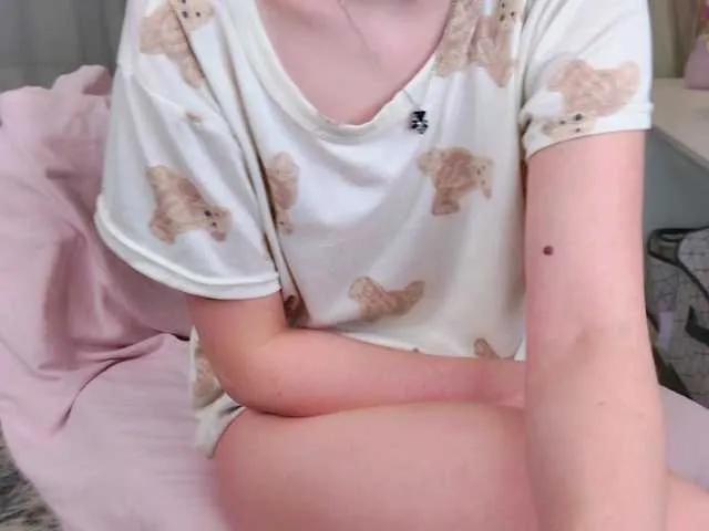 B4by-lol1 from BongaCams