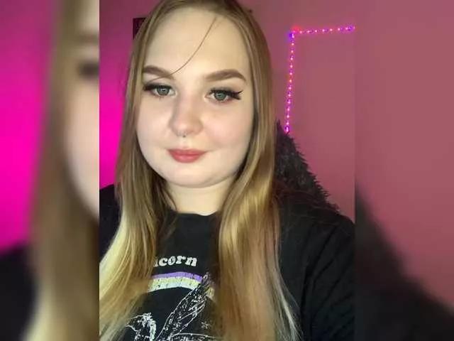 Greeenfriends6969 from BongaCams