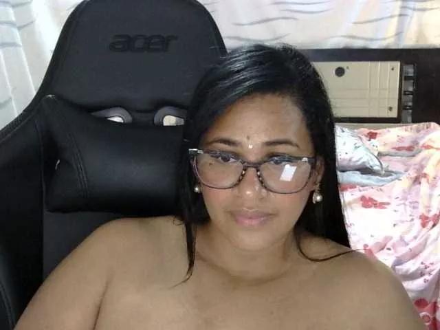 Letty33 from BongaCams