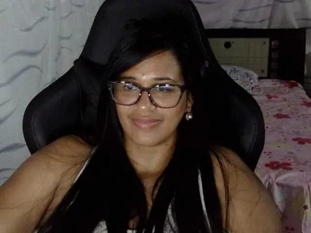 Letty33 from BongaCams