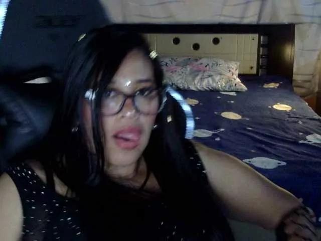 Letty33 from BongaCams