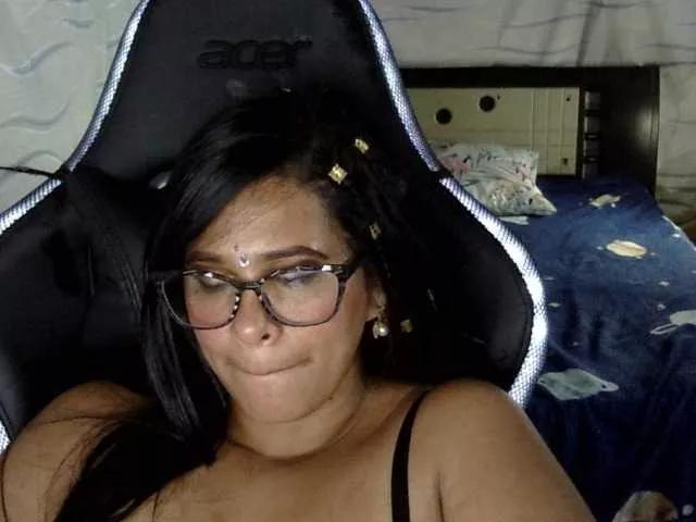 Letty33 from BongaCams