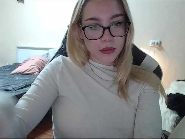 maksisisia from BongaCams is Freechat