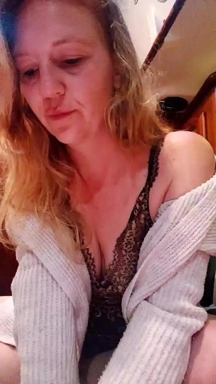 Anayshotgirl from Cam4