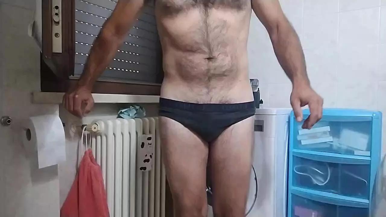 batbegins from Cam4