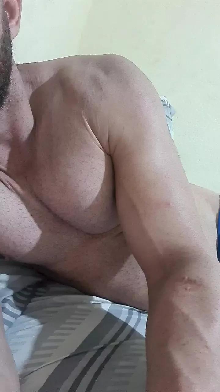 bullbravo from Cam4