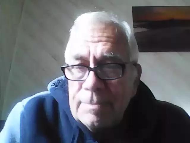 Cummer51 from Cam4