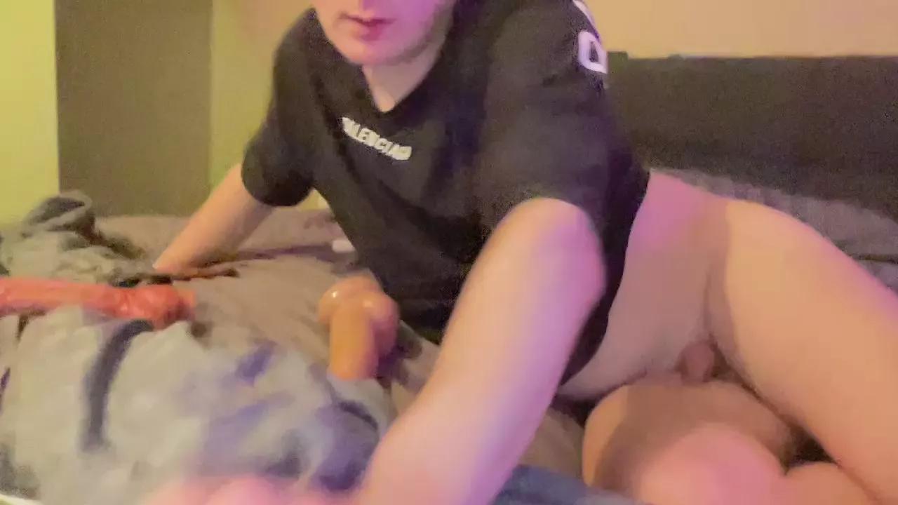 Kinkyroboy from Cam4