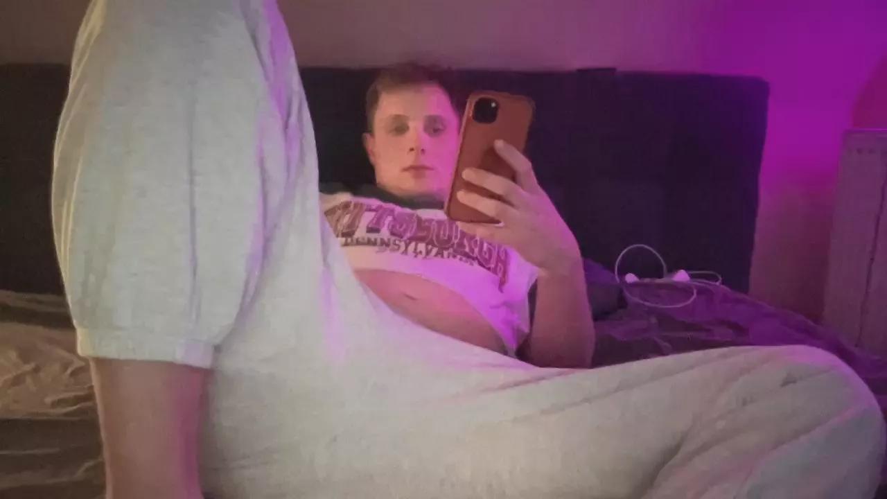Kinkyroboy from Cam4