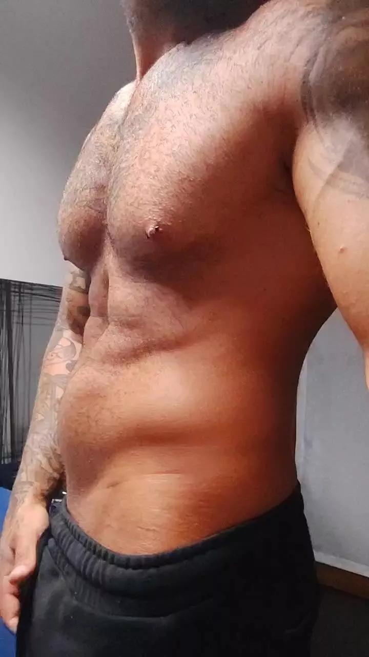 toroloco87_xxx from Cam4