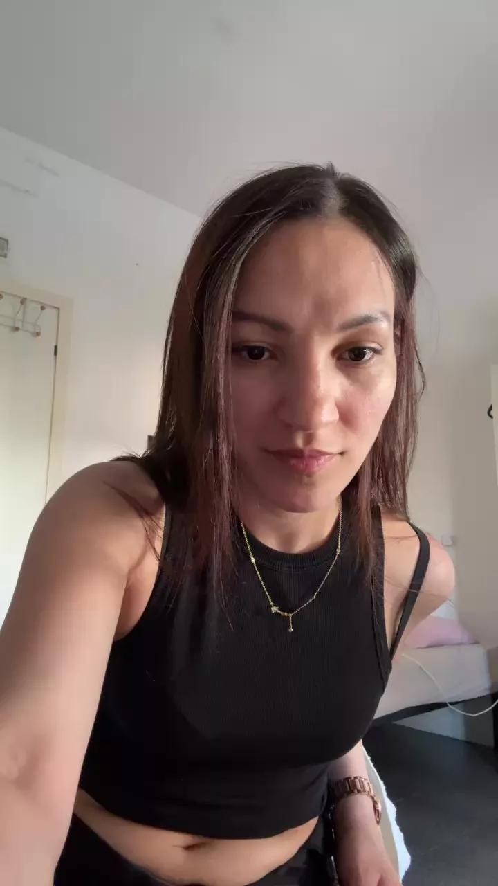 vanessa585 on Cam4