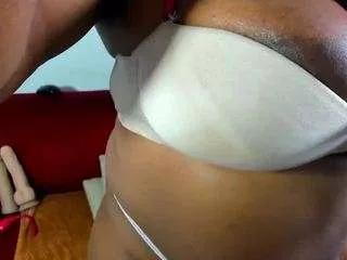 queen-ebony-69 from CamSoda