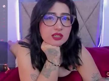 Curvybaddie from Chaturbate