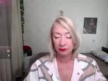 Hunters_woman from Chaturbate