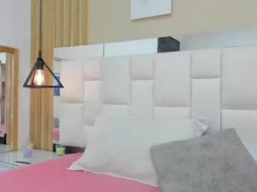 laura_sophiax from Chaturbate is Freechat