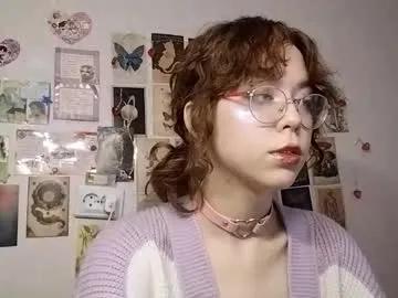 Shy_kiss_twinkle_bloop from Chaturbate