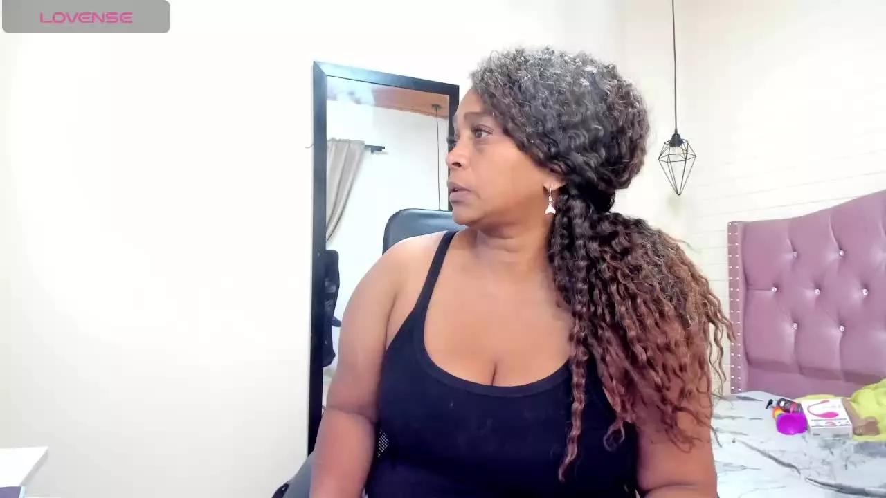 AinaEbonyMilf from Streamray