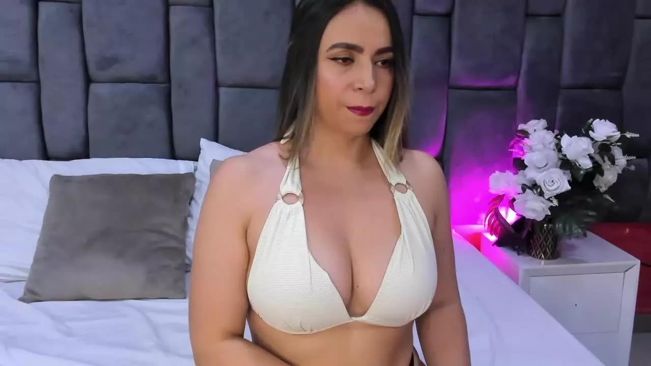 AlaiaConnors from Streamray