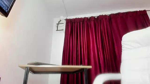 _Caroliina from StripChat is Freechat