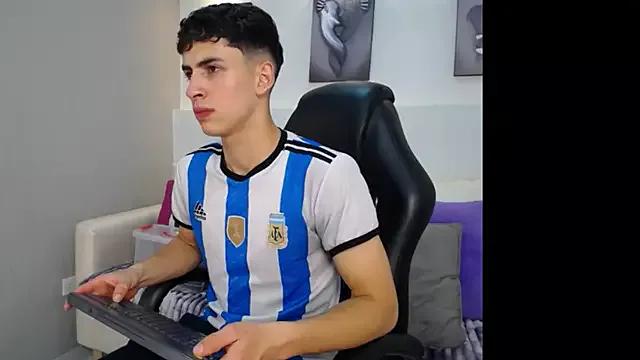 AdrianRinaldi from StripChat is Freechat