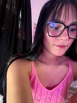 AlannaDollx from StripChat is Freechat