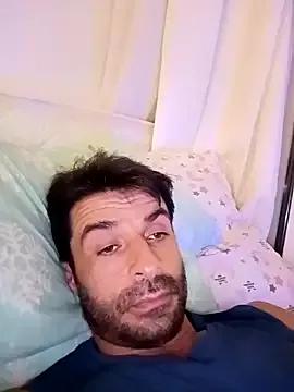 alex10alexx from StripChat is Freechat