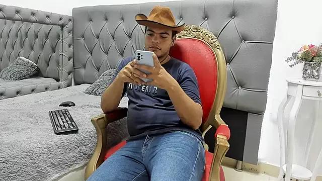AlexisCollins_ from StripChat is Freechat