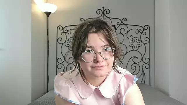Alice_smile_for_me from StripChat is Freechat