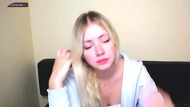 AliceHotty_ from StripChat is Freechat