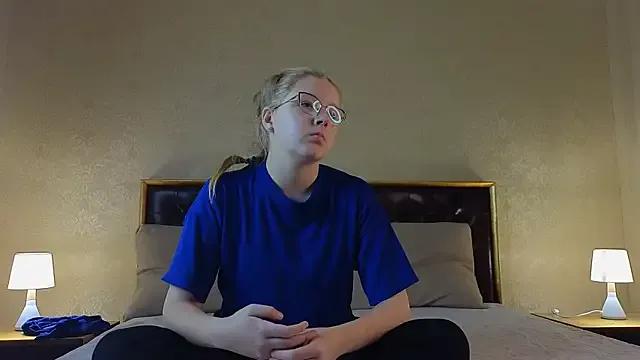 AlinaAldrete from StripChat is Freechat