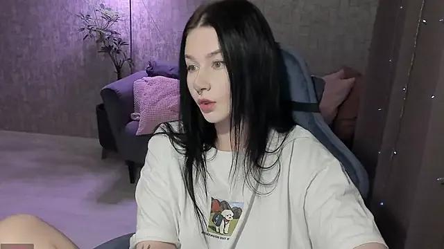 AlinaGreeeen from StripChat is Freechat