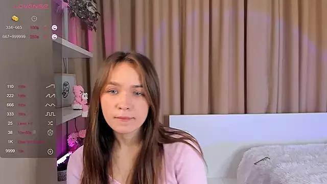 AlodiaBeresford from StripChat is Freechat