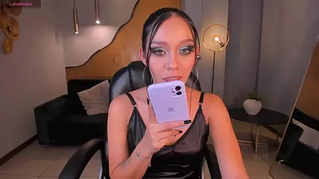 AmaliaCrus from StripChat is Freechat