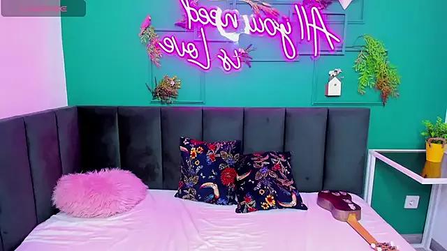 Amanda_Cruzz from StripChat is Freechat