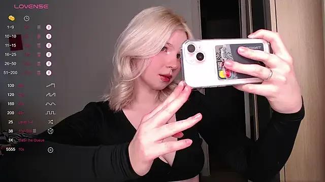 AnnySweetMilk from StripChat is Freechat