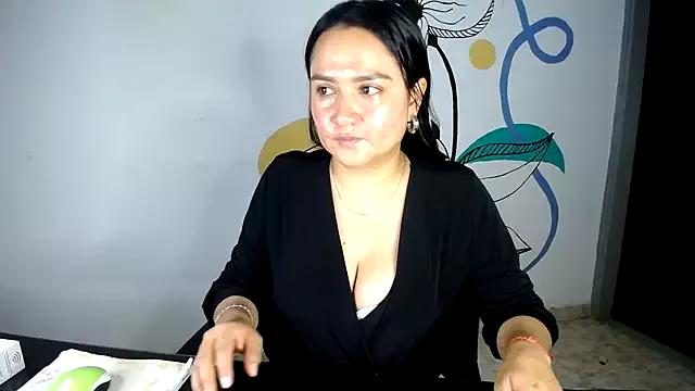 AntonellaLove_ from StripChat is Freechat