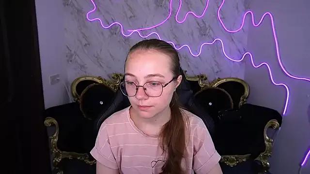 ArrinaWairr from StripChat is Freechat