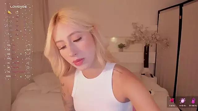 AshleyRoys from StripChat is Freechat