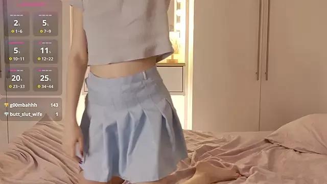 Ashlynsnow from StripChat is Freechat