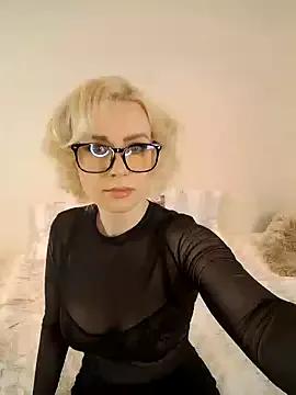 AureliaDoux from StripChat