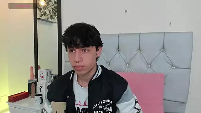 Axel__Evans from StripChat is Freechat