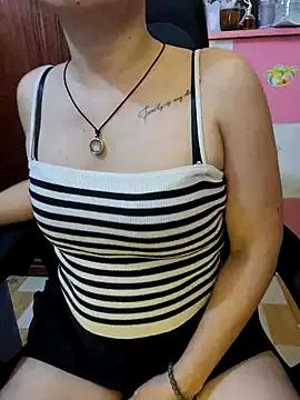 Bee_sweet from StripChat