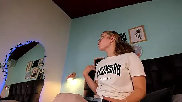 BelaMiller_ from StripChat is Freechat