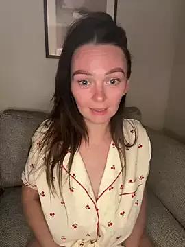Bella_BrunetteX from StripChat is Freechat