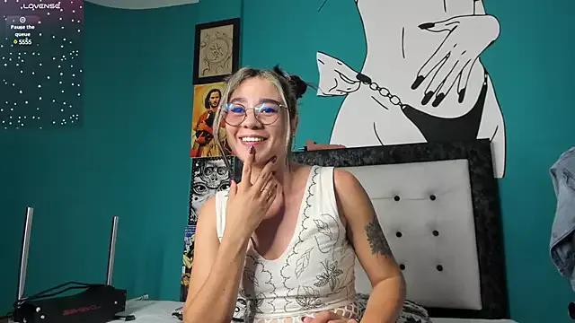 Bellaa_Jones_ from StripChat is Freechat