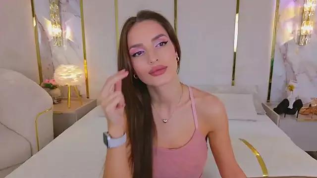 BellaHalles from StripChat