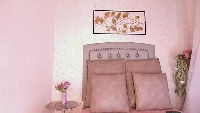 Brunette_Scarlet_ from StripChat is Freechat