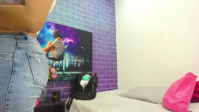 BustyGlow from StripChat is Freechat
