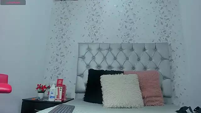 candi_bella from StripChat is Freechat