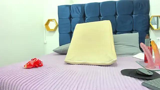 candy_big_tits18 from StripChat is Freechat